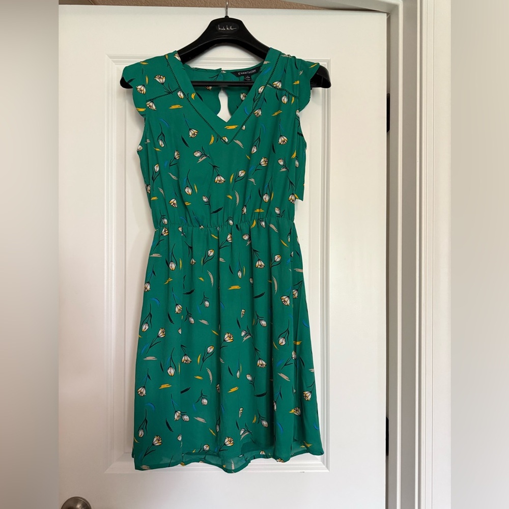NWOT Midi Green Flowy Sundress gorgeous detailing